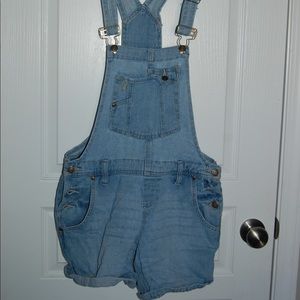 The CUTEST overalls 🌷